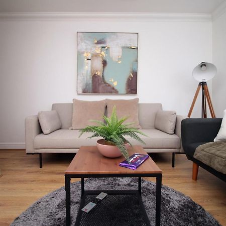 Spacious 5 Bedroom | With Fenced Backyard نيوبورت المظهر الخارجي الصورة