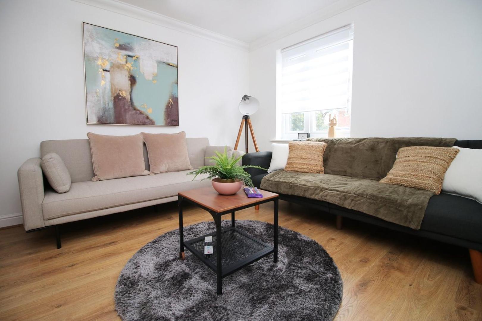 Spacious 5 Bedroom | With Fenced Backyard نيوبورت المظهر الخارجي الصورة