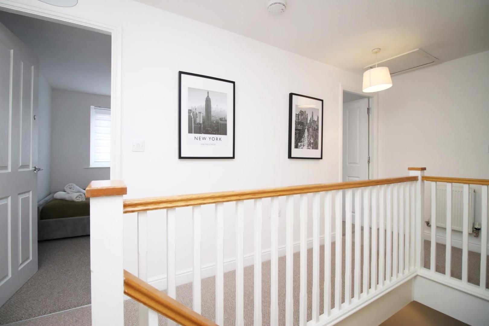 Spacious 5 Bedroom | With Fenced Backyard نيوبورت المظهر الخارجي الصورة